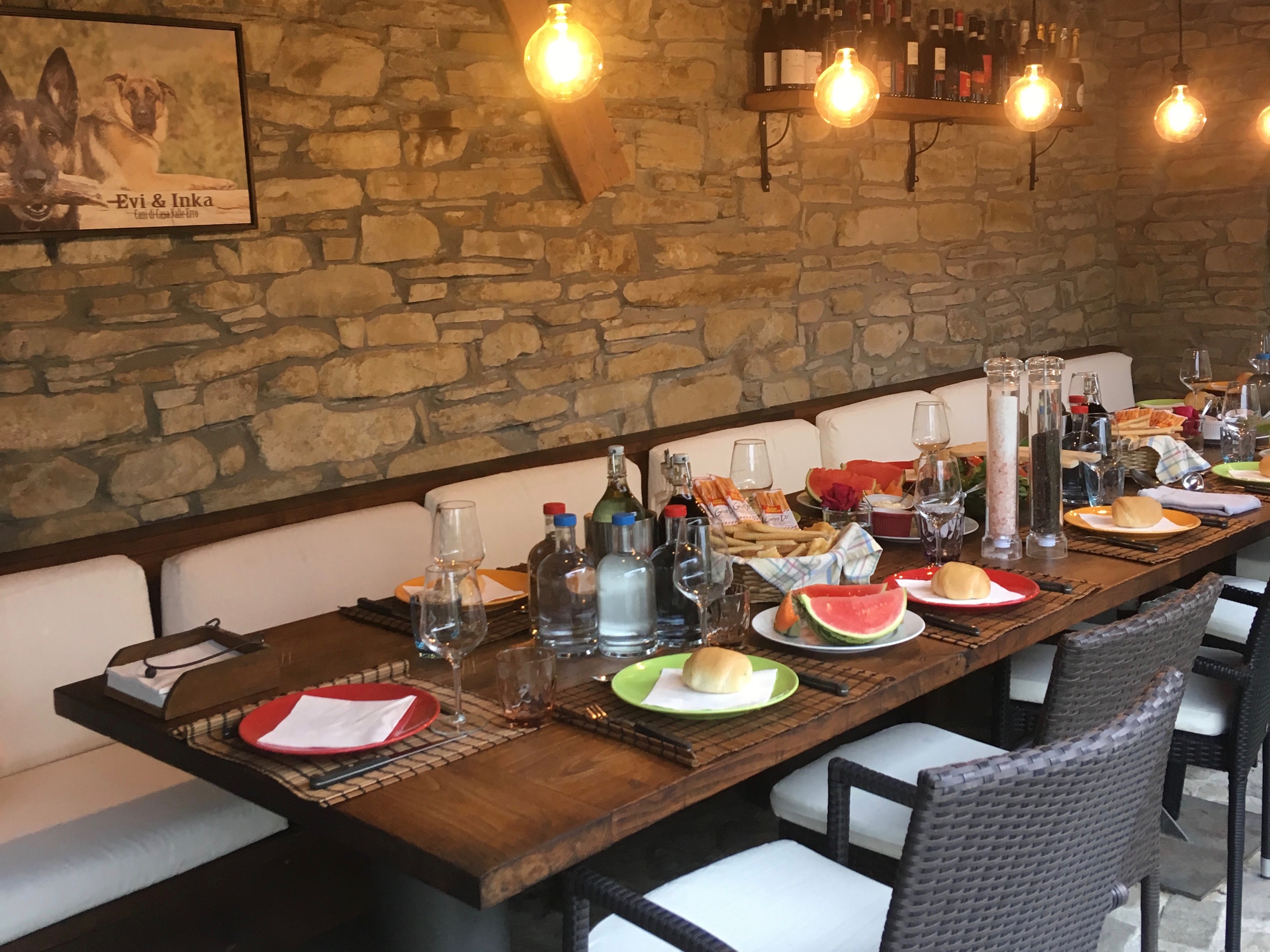 Lees meer over het artikel Het verhaal achter de buitenkeuken en restaurant van luxe vakantieresort Casa Valle Erro in Piemonte